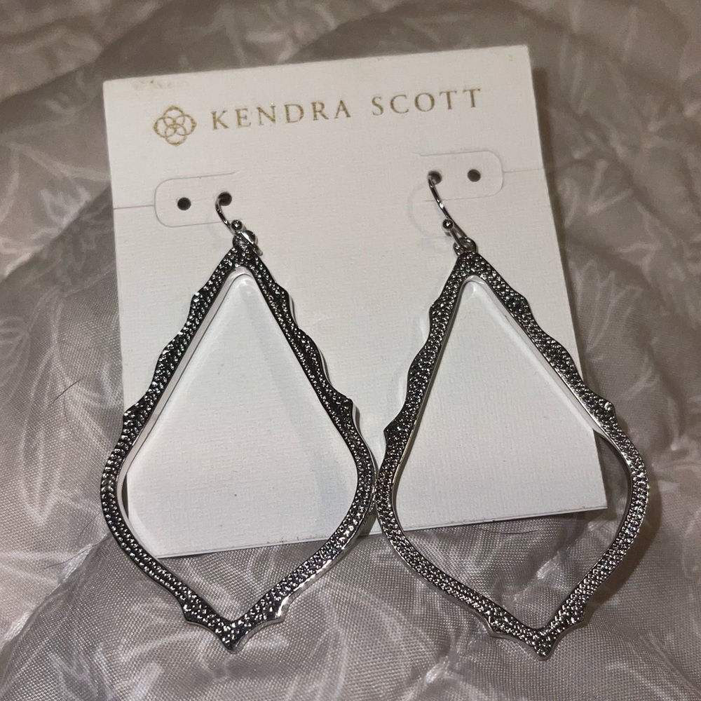 Kendra Scott NWT Sophie in Silver